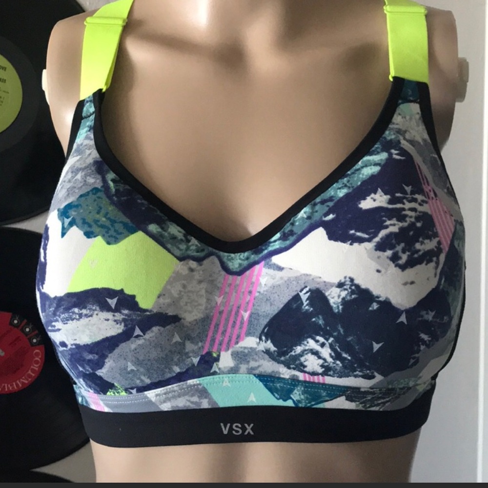 New Victoria’s Secret sport bra 34C